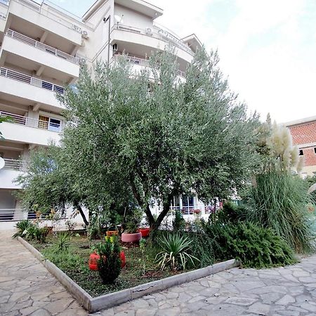 Blue Sky Apartment Petrovac na moru Exterior foto